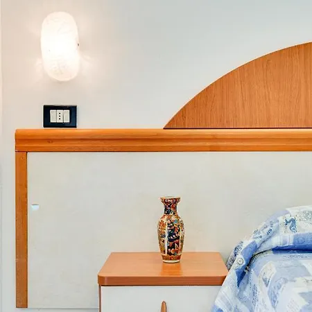 Augustus Hotel 3*