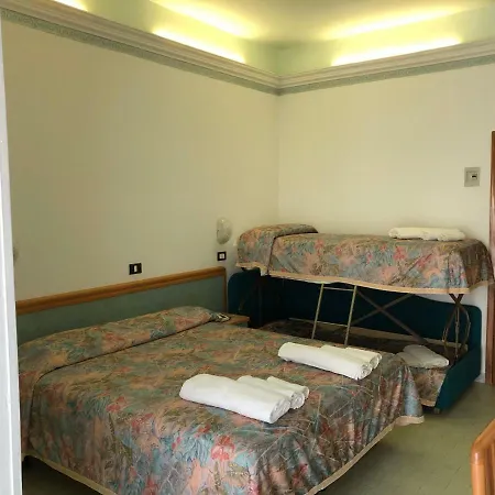 Augustus Hotel 3*